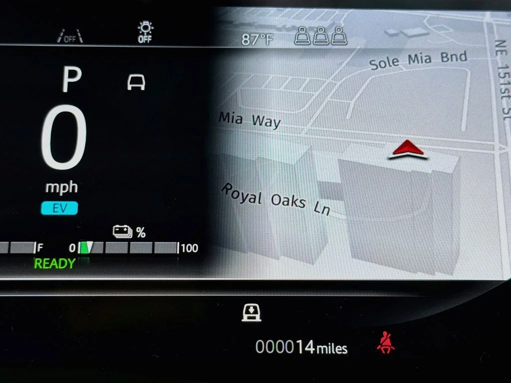 New 2026 Santorini Black Land Rover Dynamic SE image 12