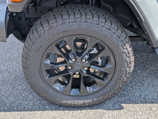 Used 2025 Gray Jeep Sahara 4xe image 13