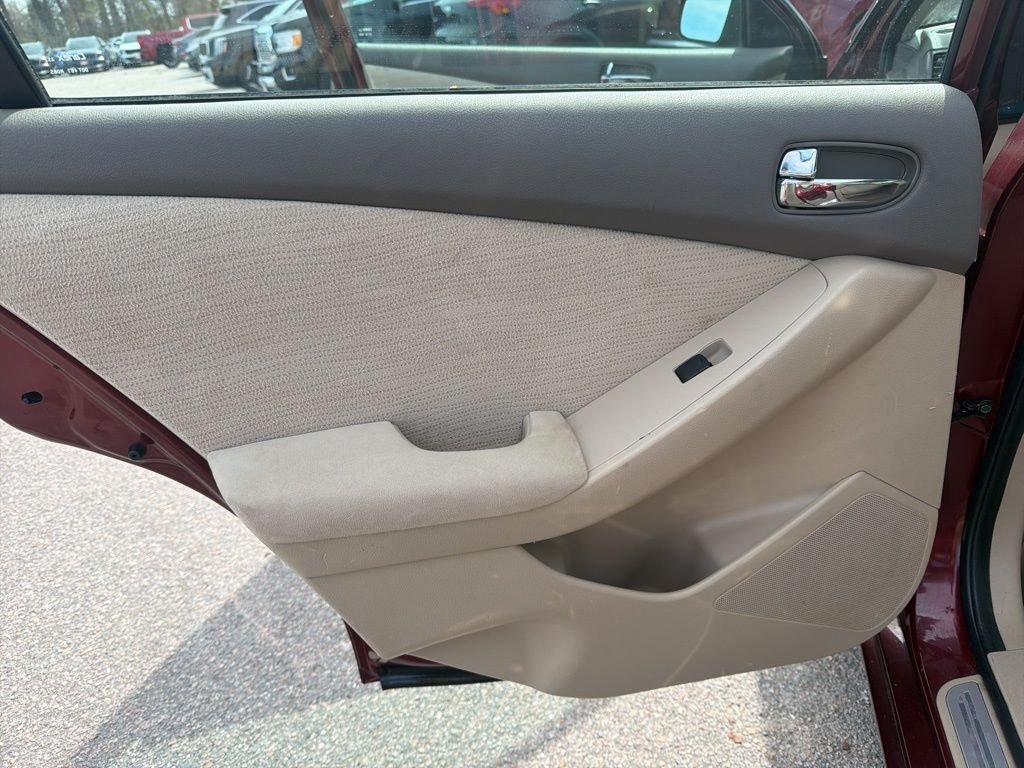 Used 2011 Red Nissan 2.5 S image 19