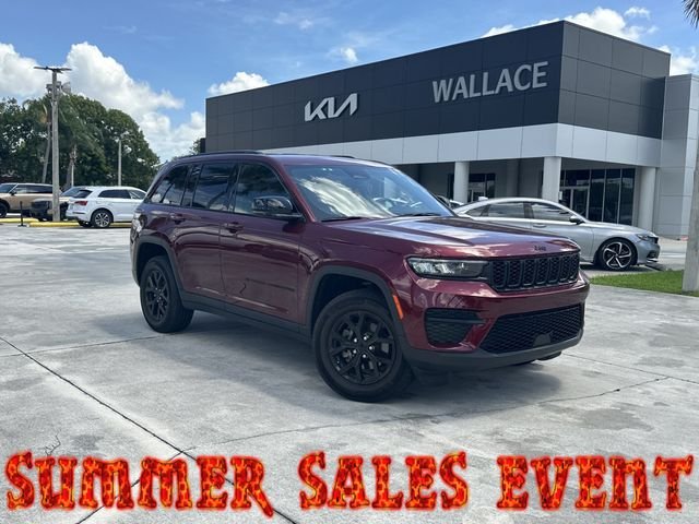 Used 2024 Red Jeep Altitude image 1