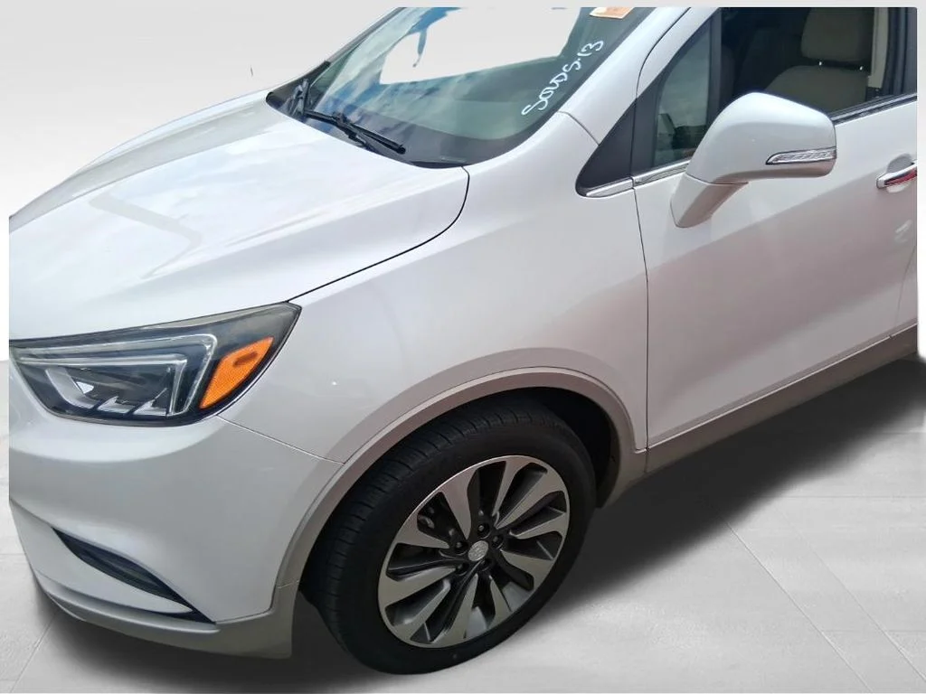 Used 2017 White Buick Essence image 8