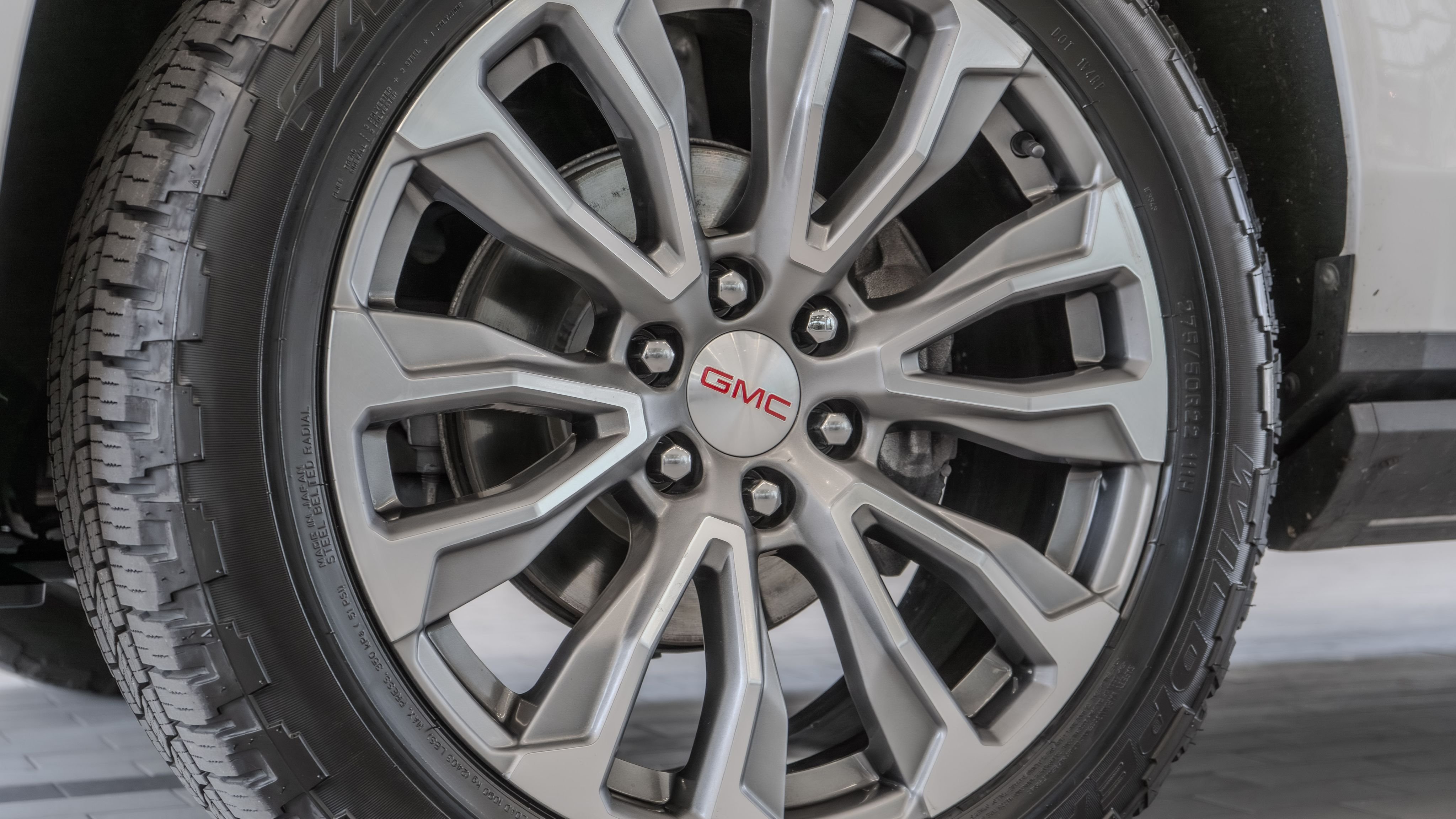 Used 2021 Summit White GMC Denali image 31