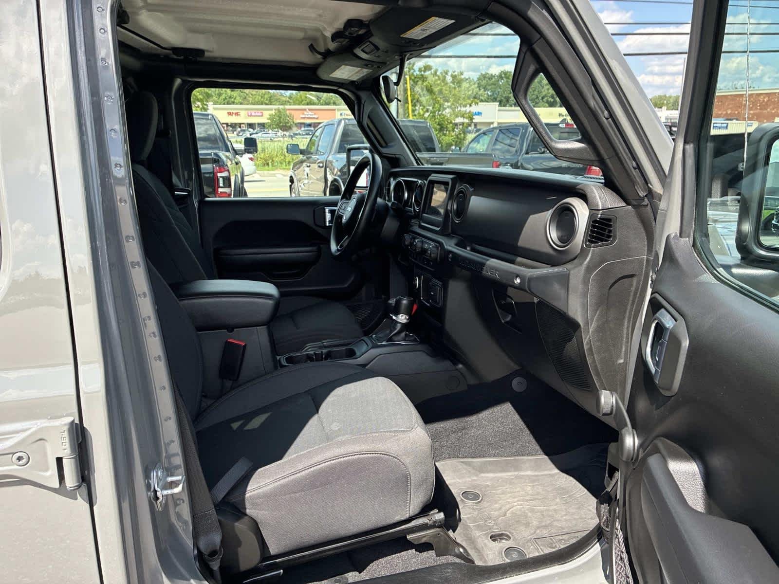 Certified Used 2022 Sting Jeep Unlimited Willys Sport image 9