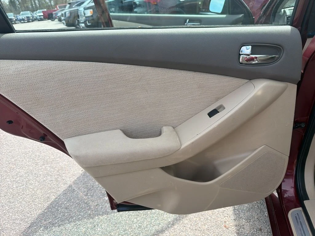Used 2011 Red Nissan 2.5 S image 19