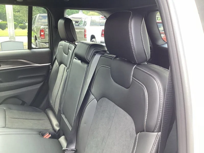 New 2026 Bright White Clearcoat Jeep Laredo Altitude image 20