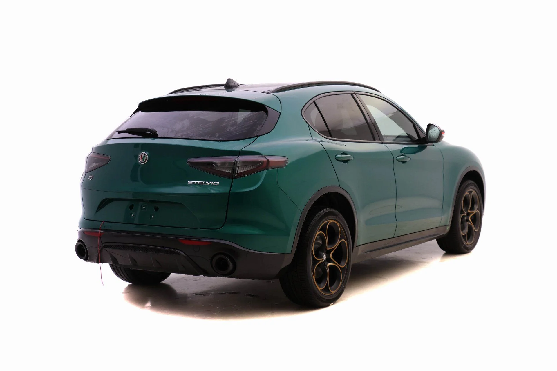 New 2025 Verde (Green) Fangio Metallic Exterior Paint Alfa Romeo Base image 4
