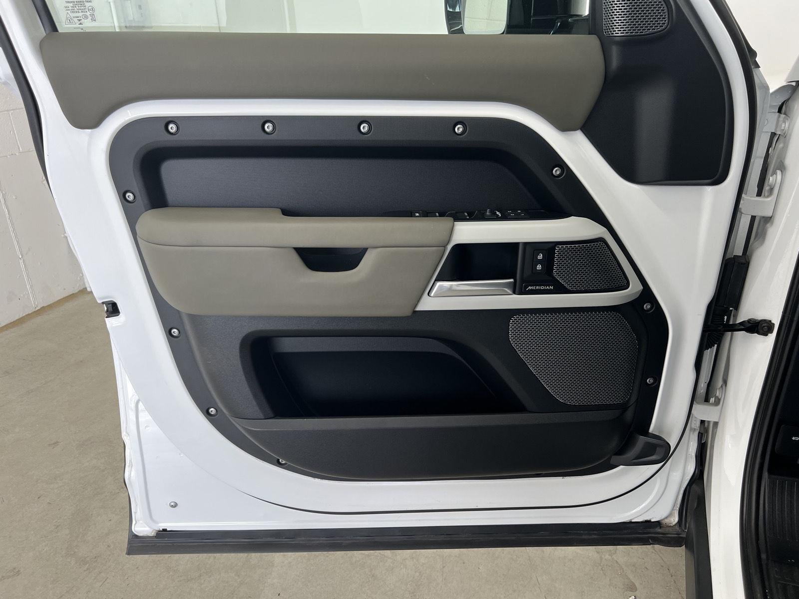 2024 Land Rover Defender S - Photo 19