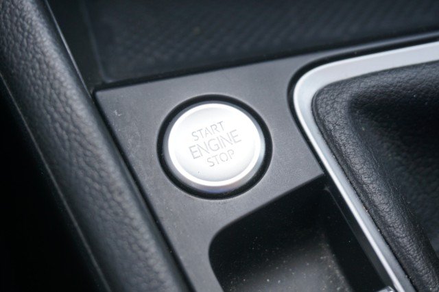 Used 2024  Volkswagen SE image 27