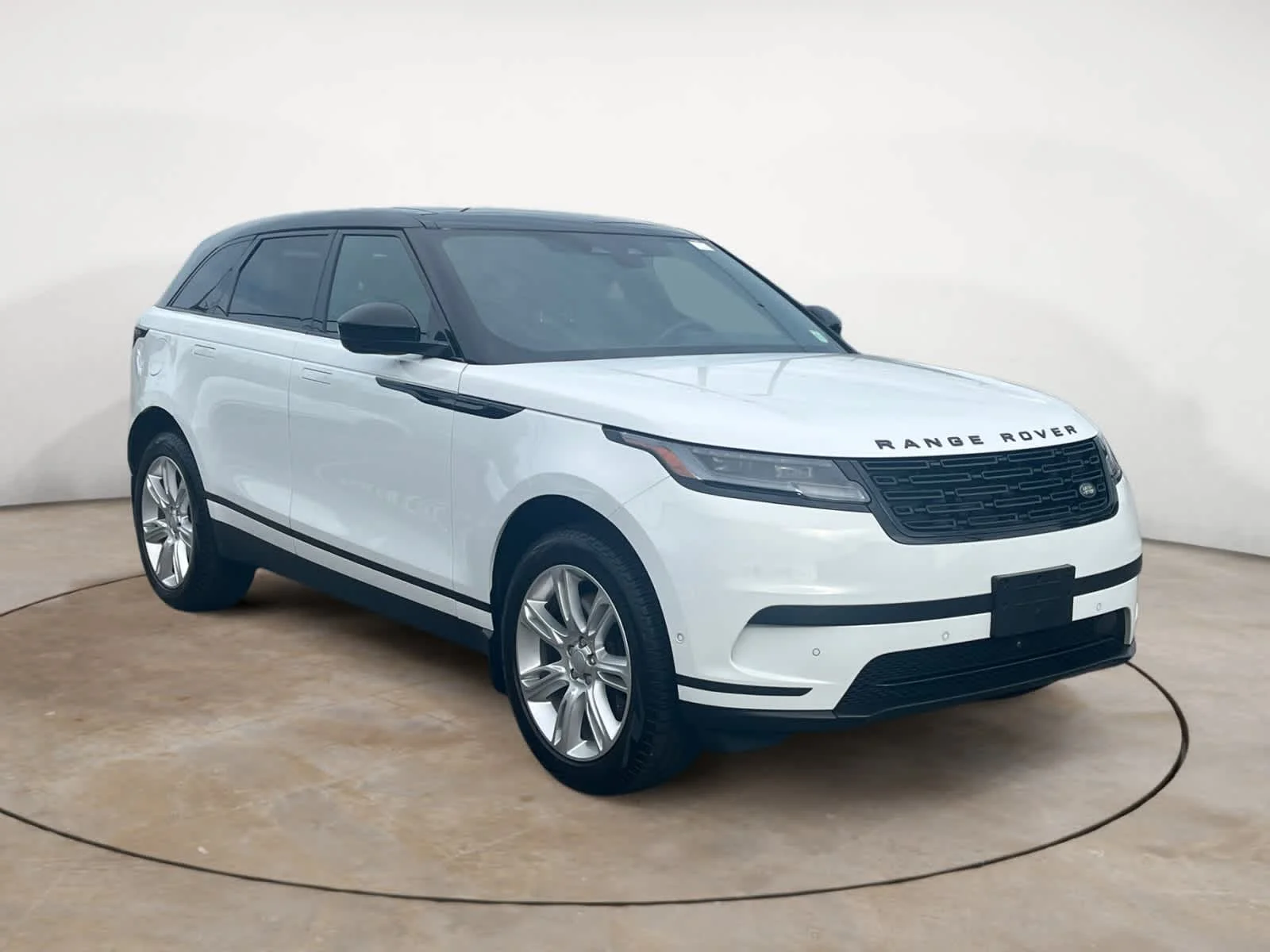 Certified Used 2026 Fuji White Land Rover S image 7