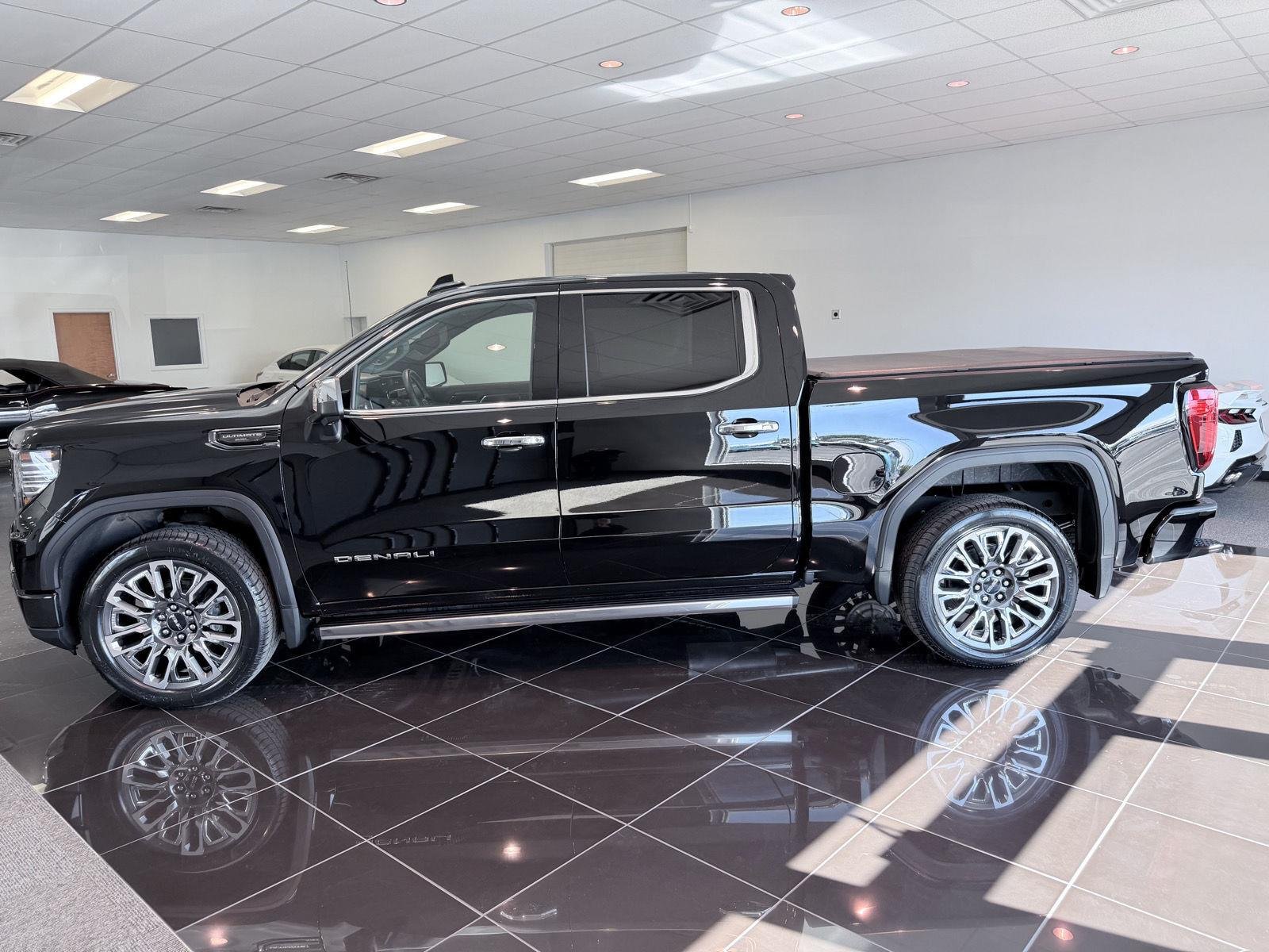 Used 2025 Onyx Black GMC Denali Ultimate image 20