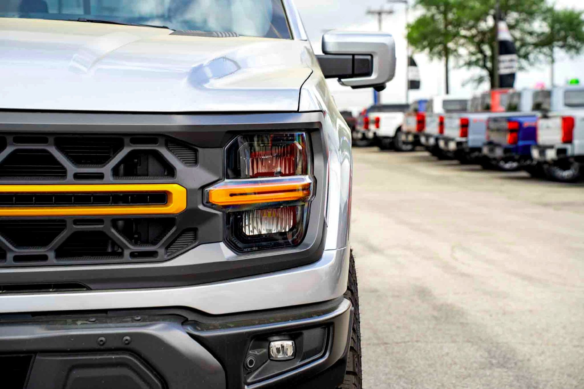New 2025 Iconic Silver Metallic Ford Tremor image 8