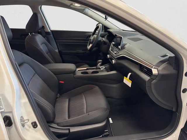New 2026 White Nissan 2.5 SV image 15