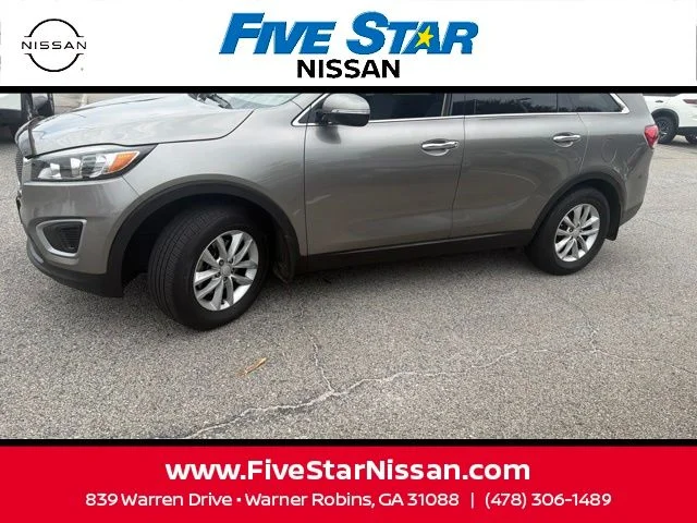 Used 2018 Silver Kia LX image 18