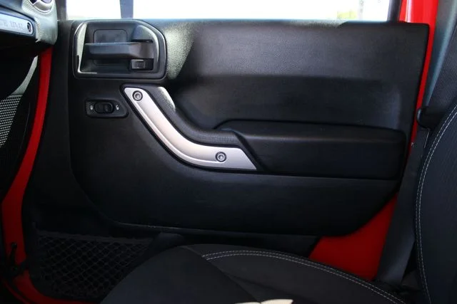 Used 2018 Red Jeep Unlimited Sahara image 15