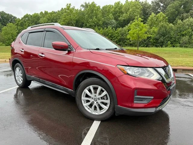 Used 2018 Nissan Rogue SV with VIN 5N1AT2MT8JC704499 for sale in Southaven, MS