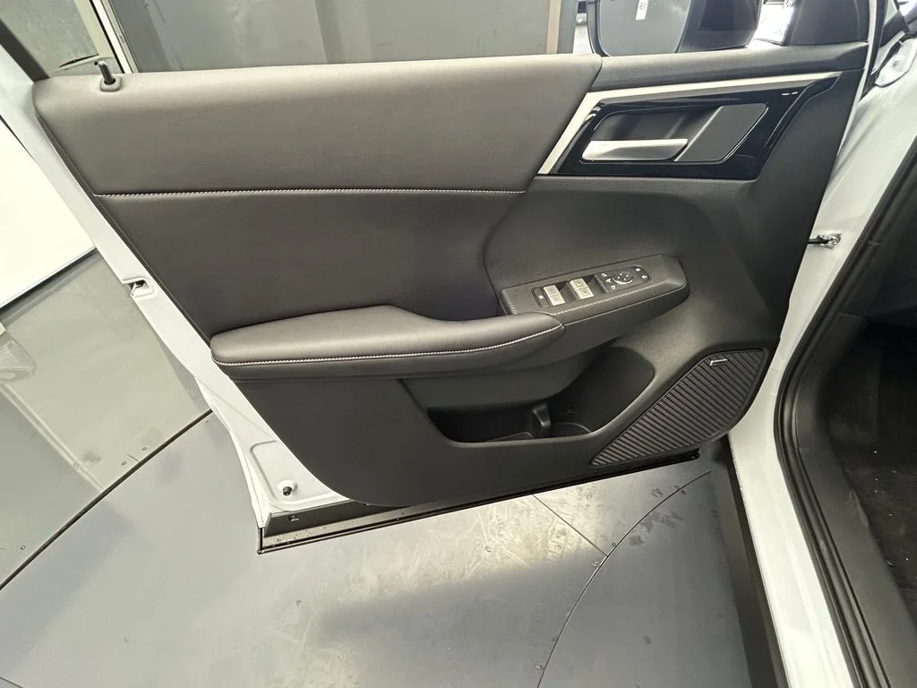 New 2026 White / Black Mitsubishi Trail Edition image 14