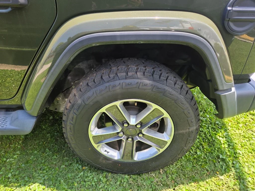 Used 2020 Green Jeep Unlimited Sahara image 24