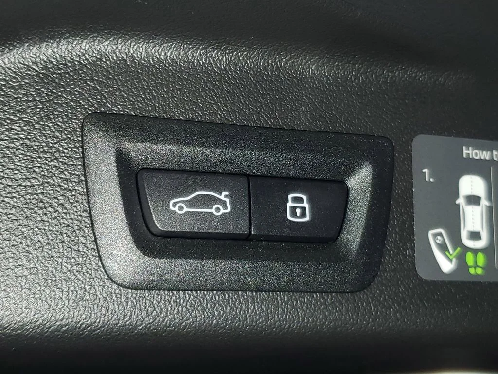Used 2026 White BMW sDrive40i image 8