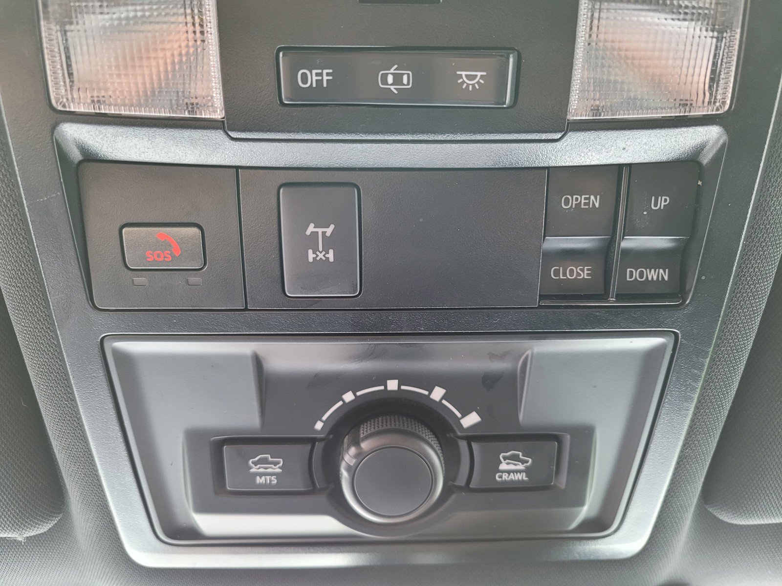 Used 2023 White Toyota  image 17