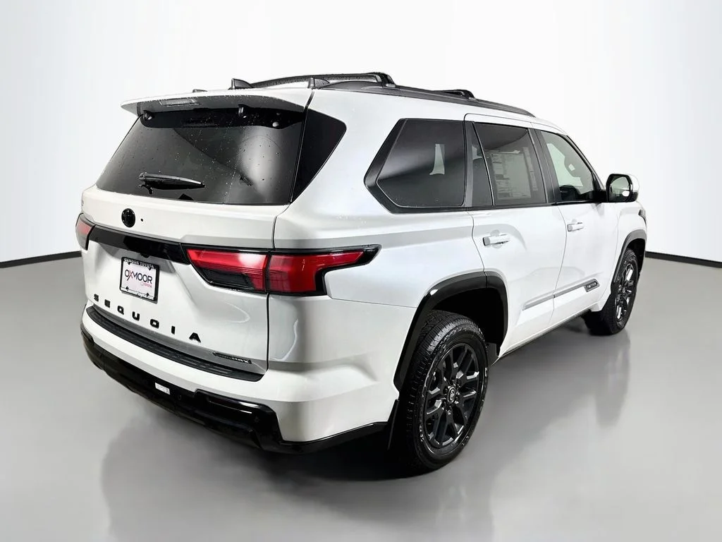 New 2026 Wind Chill Pearl Toyota Platinum image 7