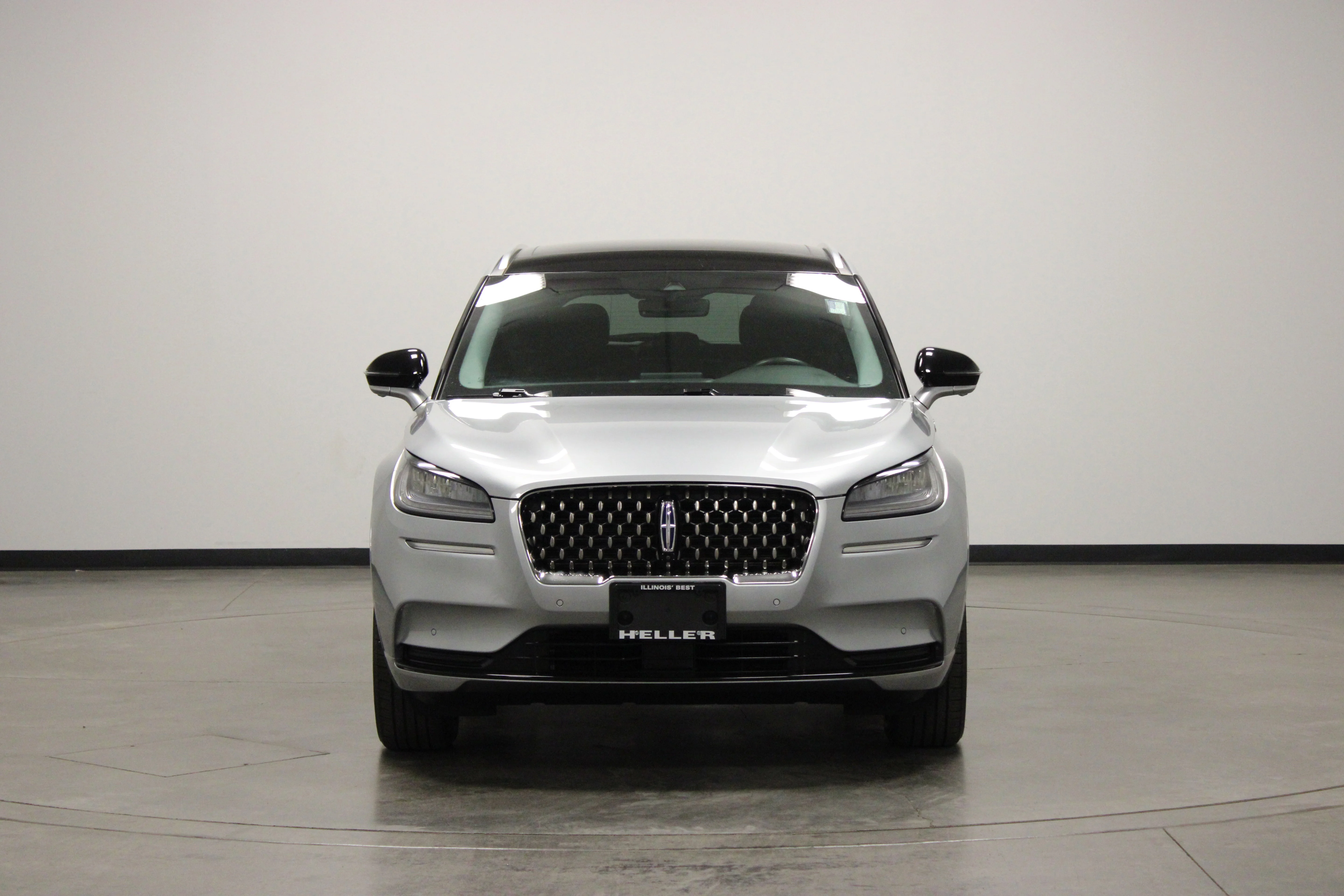 Used 2022 Silver Radiance Metallic Clearcoat Lincoln Grand Touring image 3