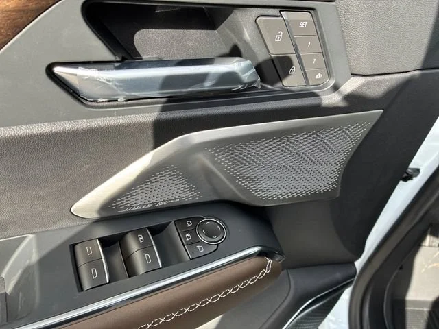 New 2026 Glacier White Tricoat GMC Denali Ultimate image 13