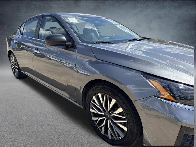 Used 2025 Gray Nissan 2.5 SV image 3