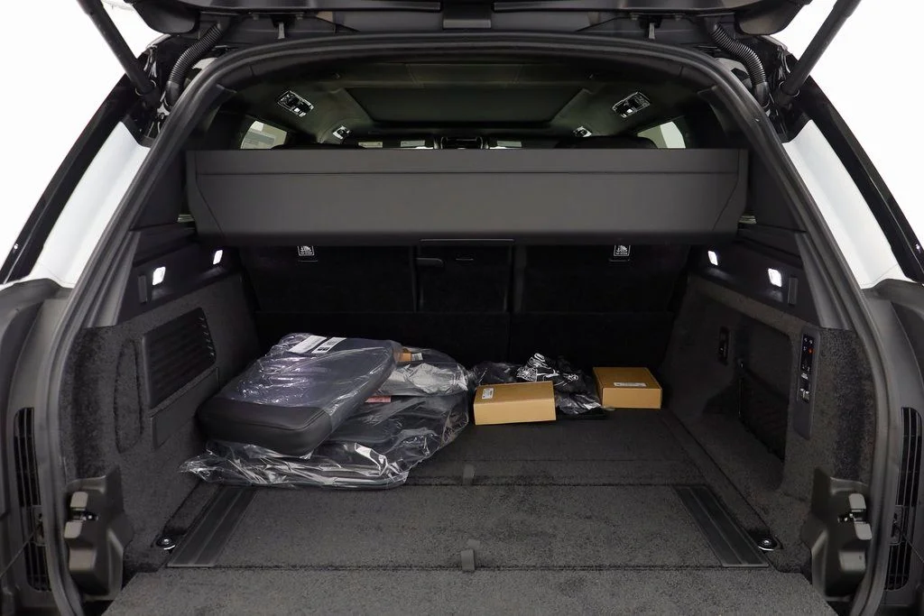 New 2025 White Land Rover SV image 23