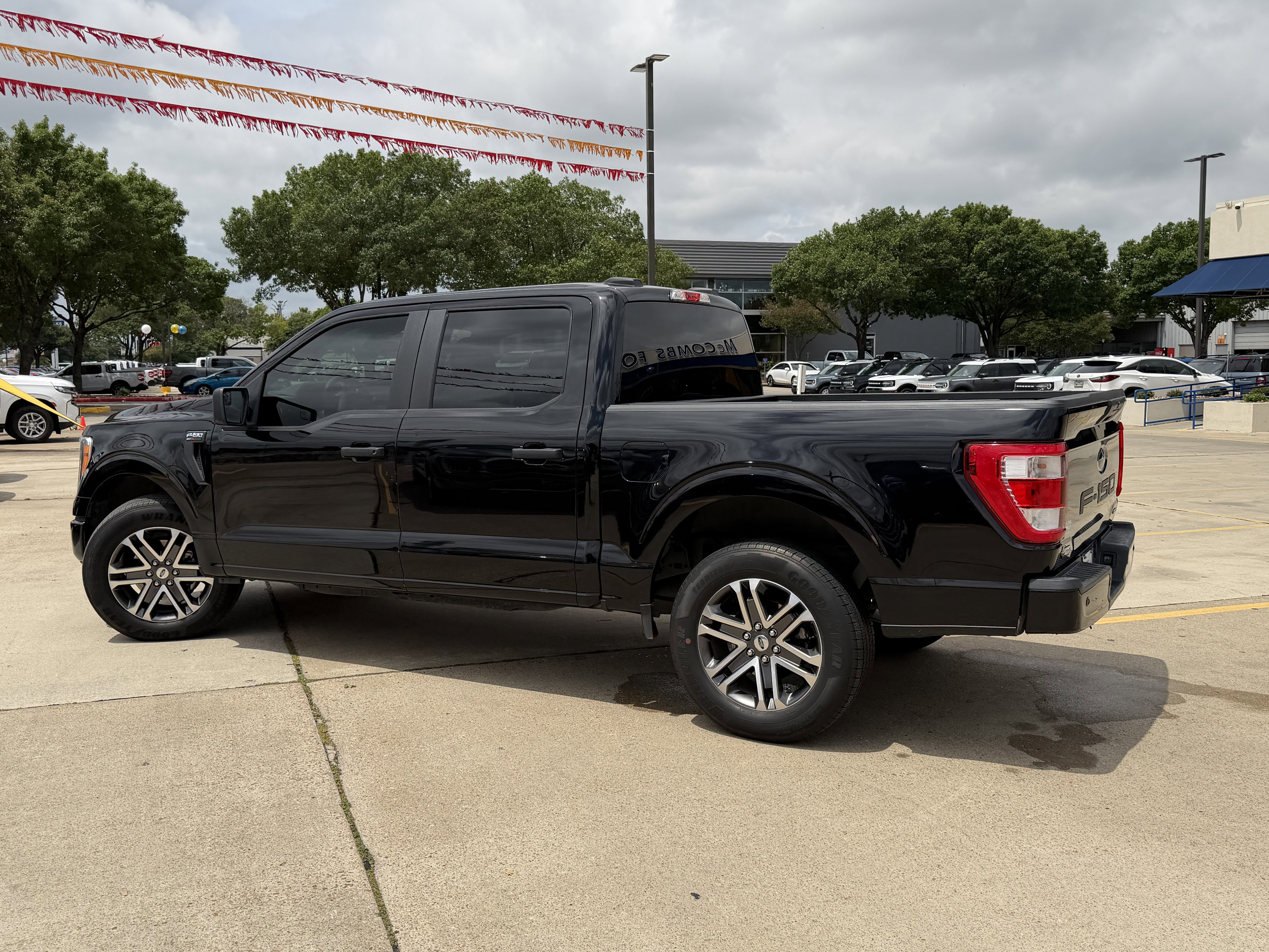 Used 2022 Agate Black Metallic Ford XL image 11