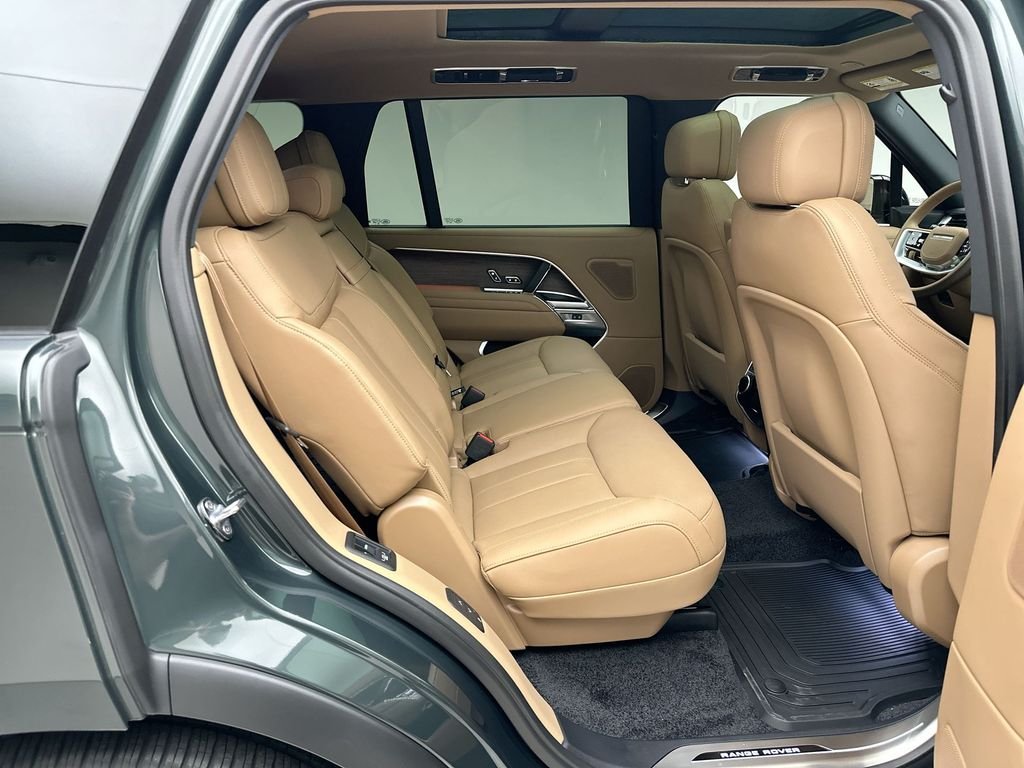 New 2026 Belgravia Green Land Rover SE image 7