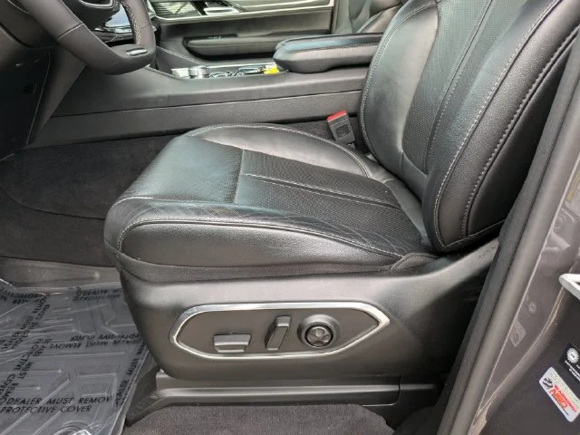 Used 2023 Gray Jeep Base image 20
