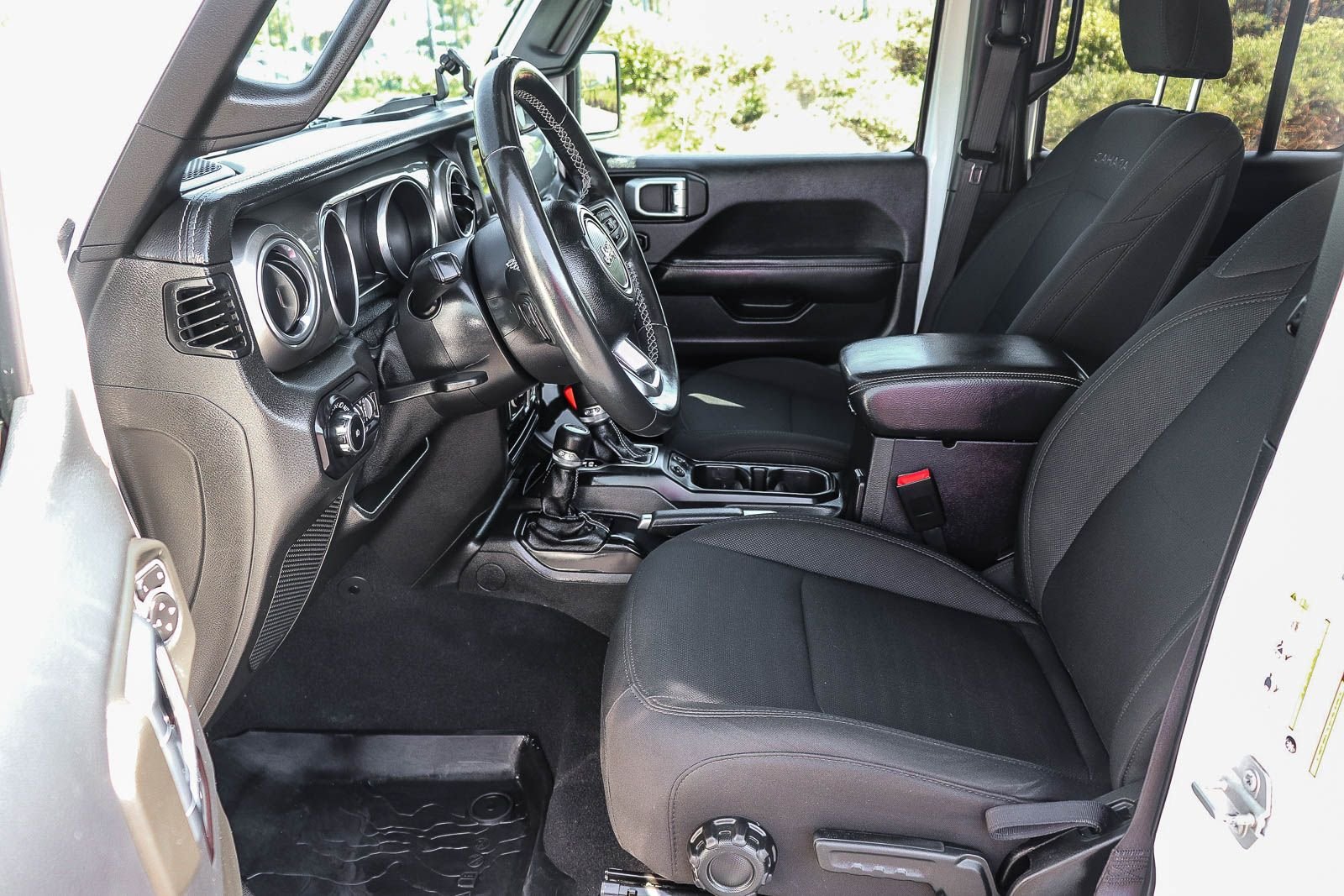 Used 2018 Bright White Clearcoat Jeep Unlimited Sahara image 22