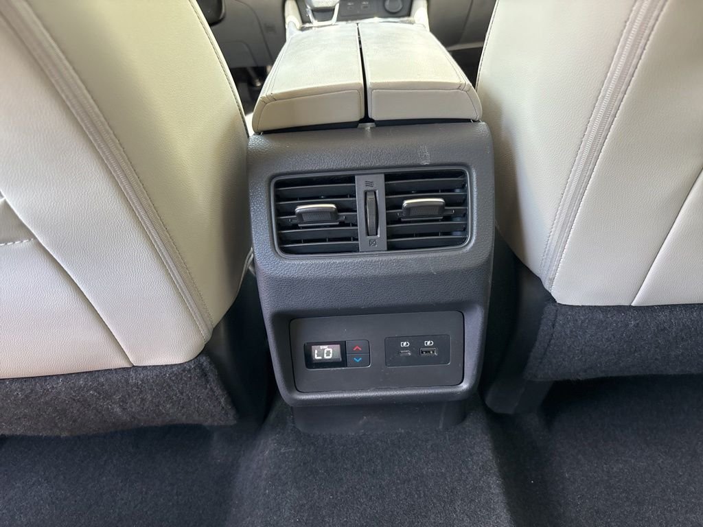 Used 2021 White Nissan SL image 32