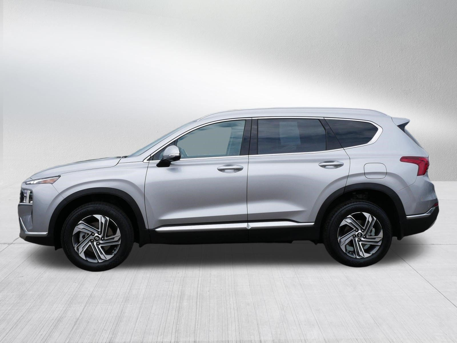 Certified Used 2023 Shimmering Silver Hyundai SEL image 4