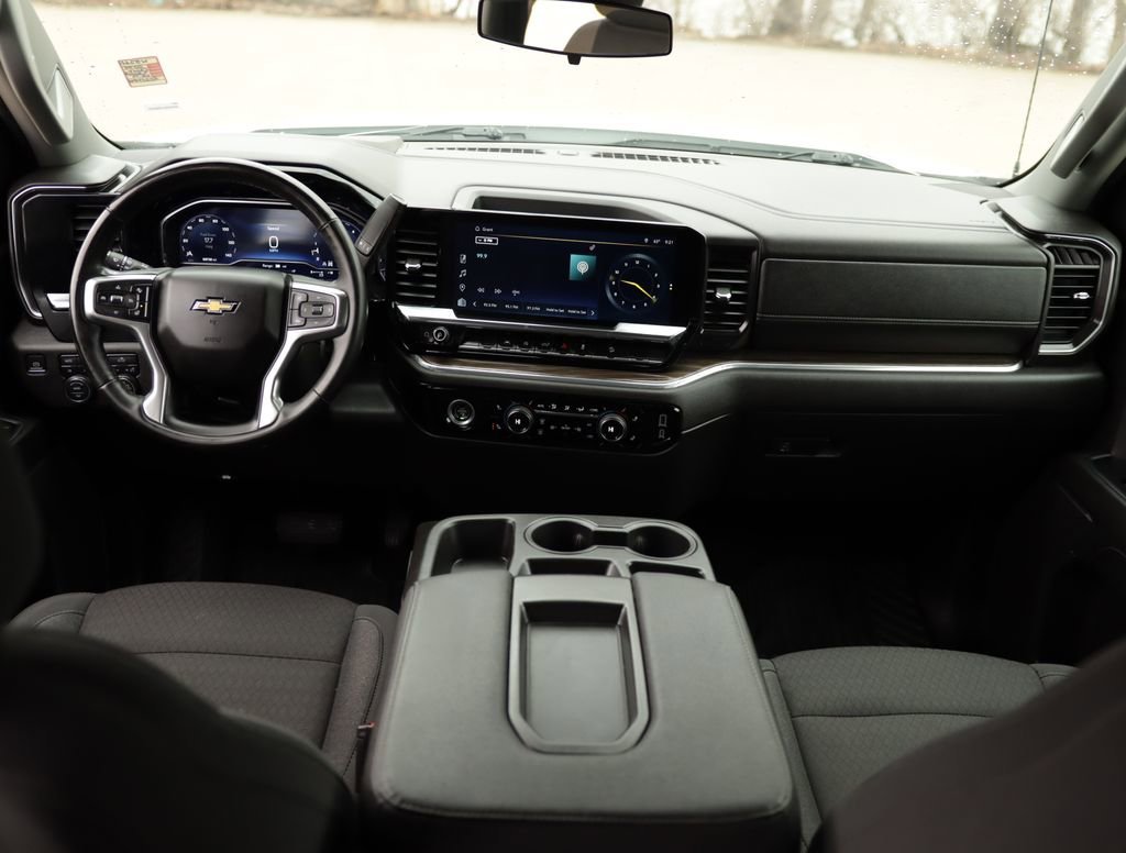 Used 2024 Summit White Chevrolet LT image 21