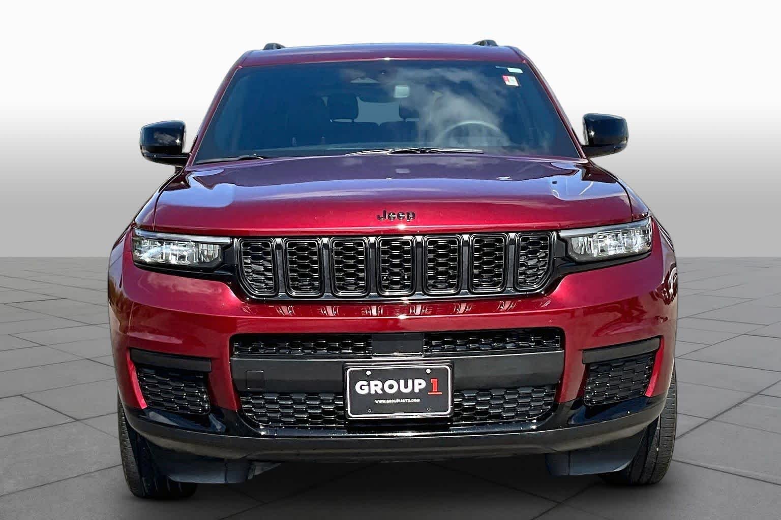 Used 2023 Velvet Red Pearlcoat Jeep Altitude image 4