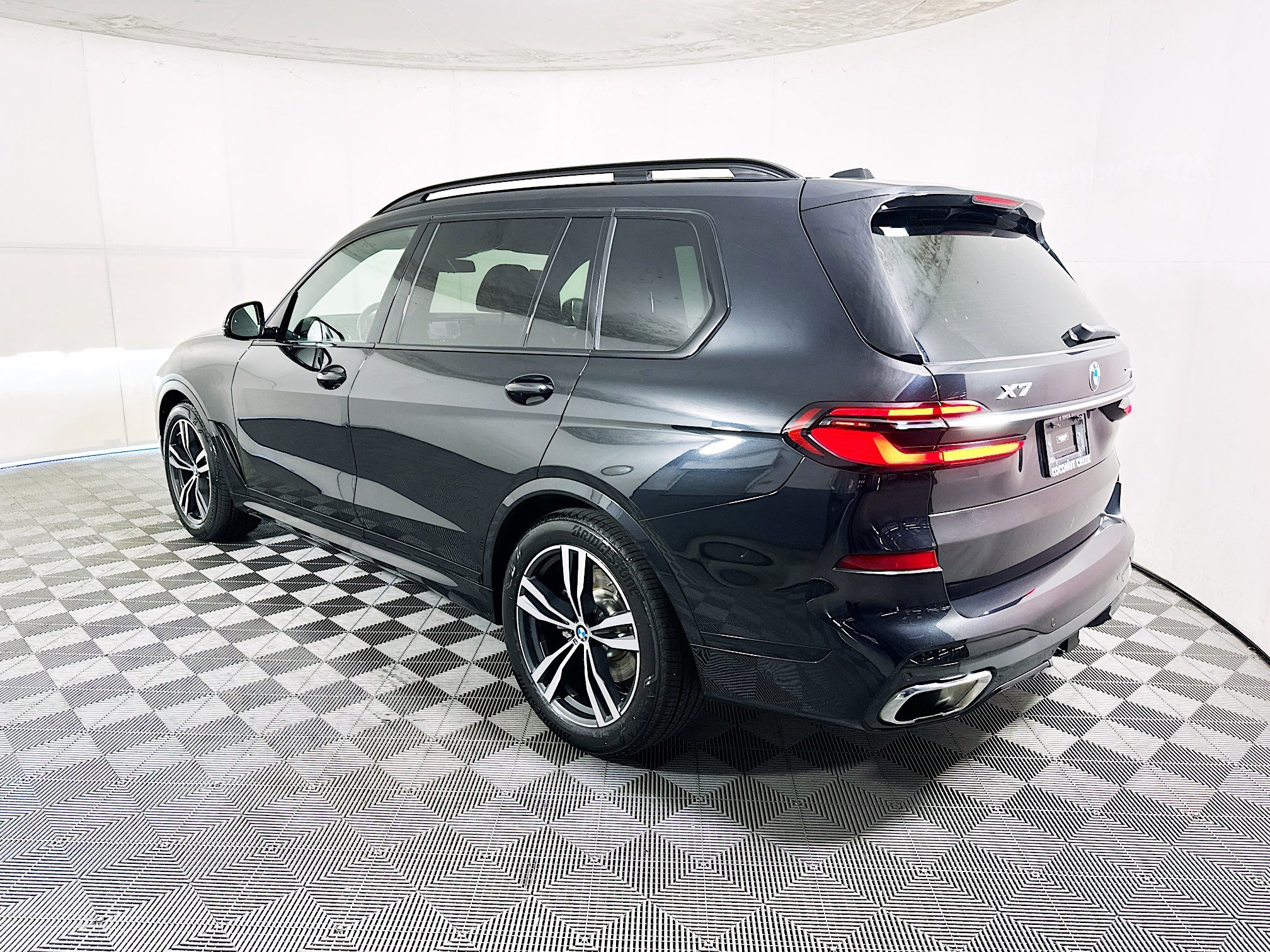 2024 BMW X7 thumbnail 7