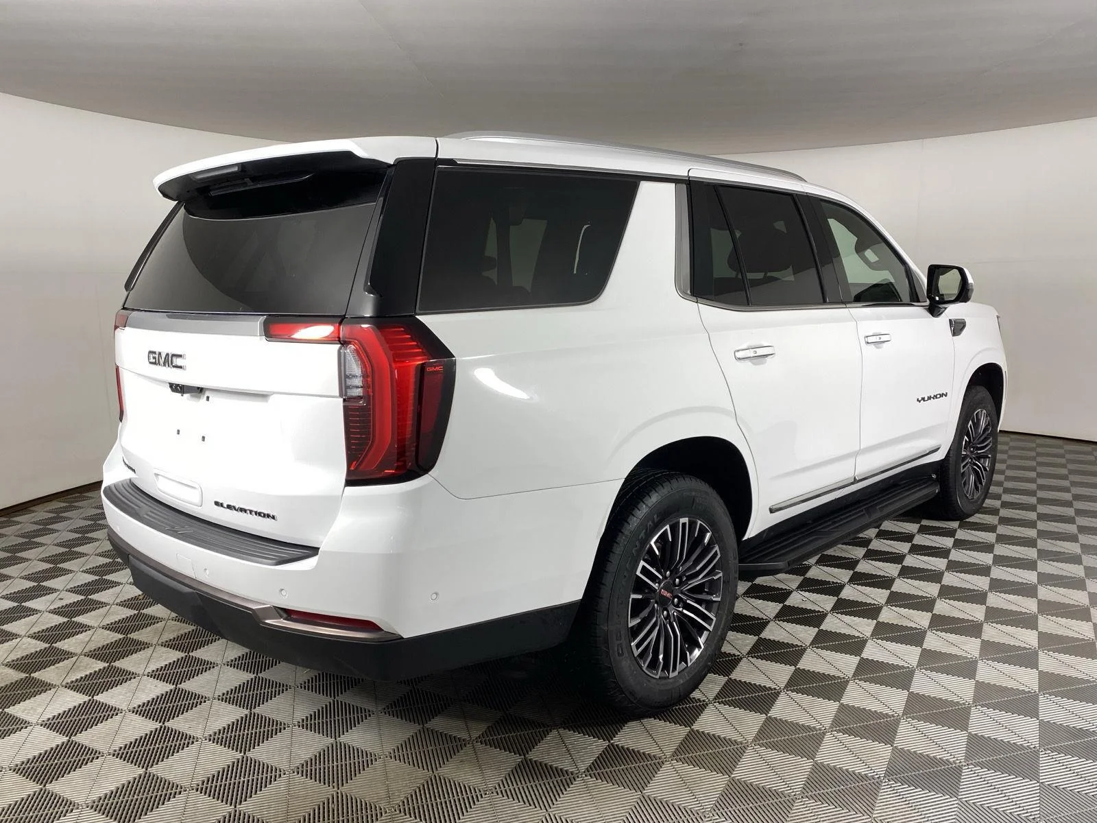 Used 2025 Summit White GMC Elevation image 10