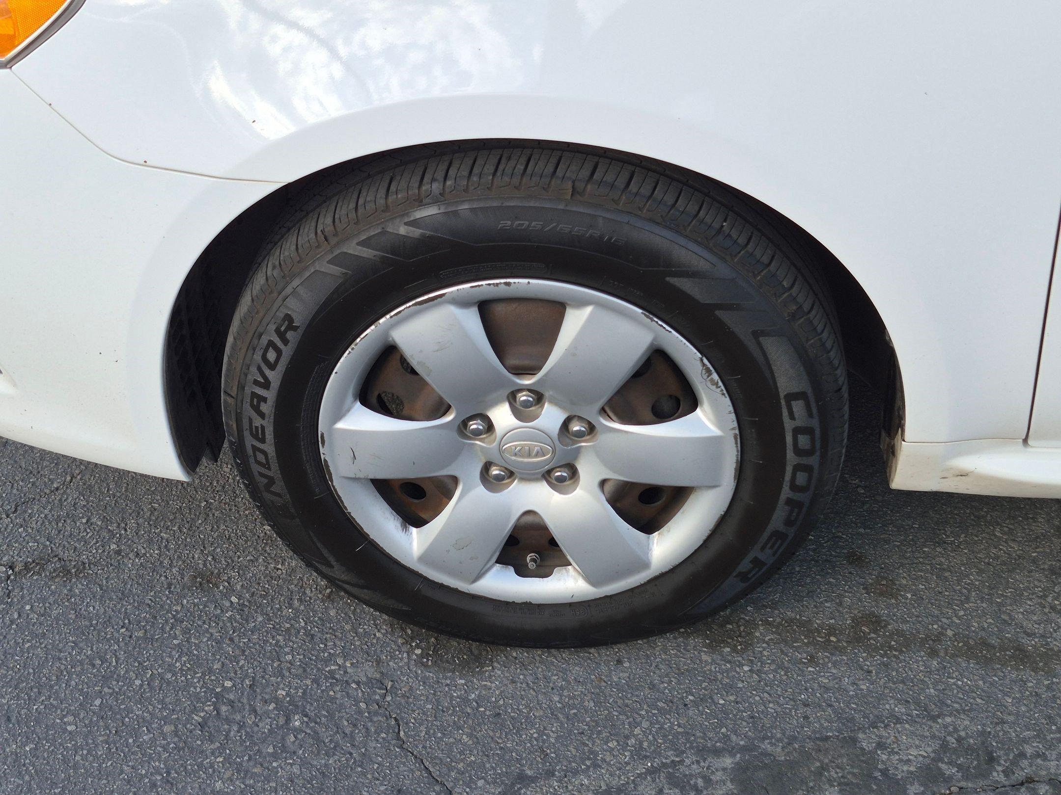 Used 2010 White Kia LX image 11
