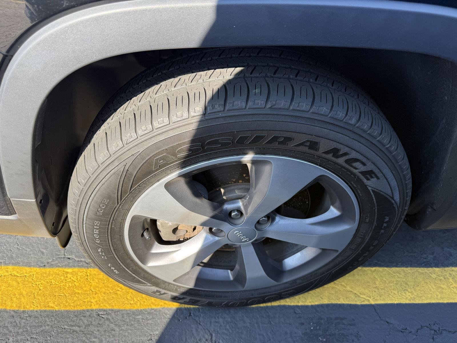 Used 2019 Diamond Black Crystal Pearlcoat Jeep Limited image 4