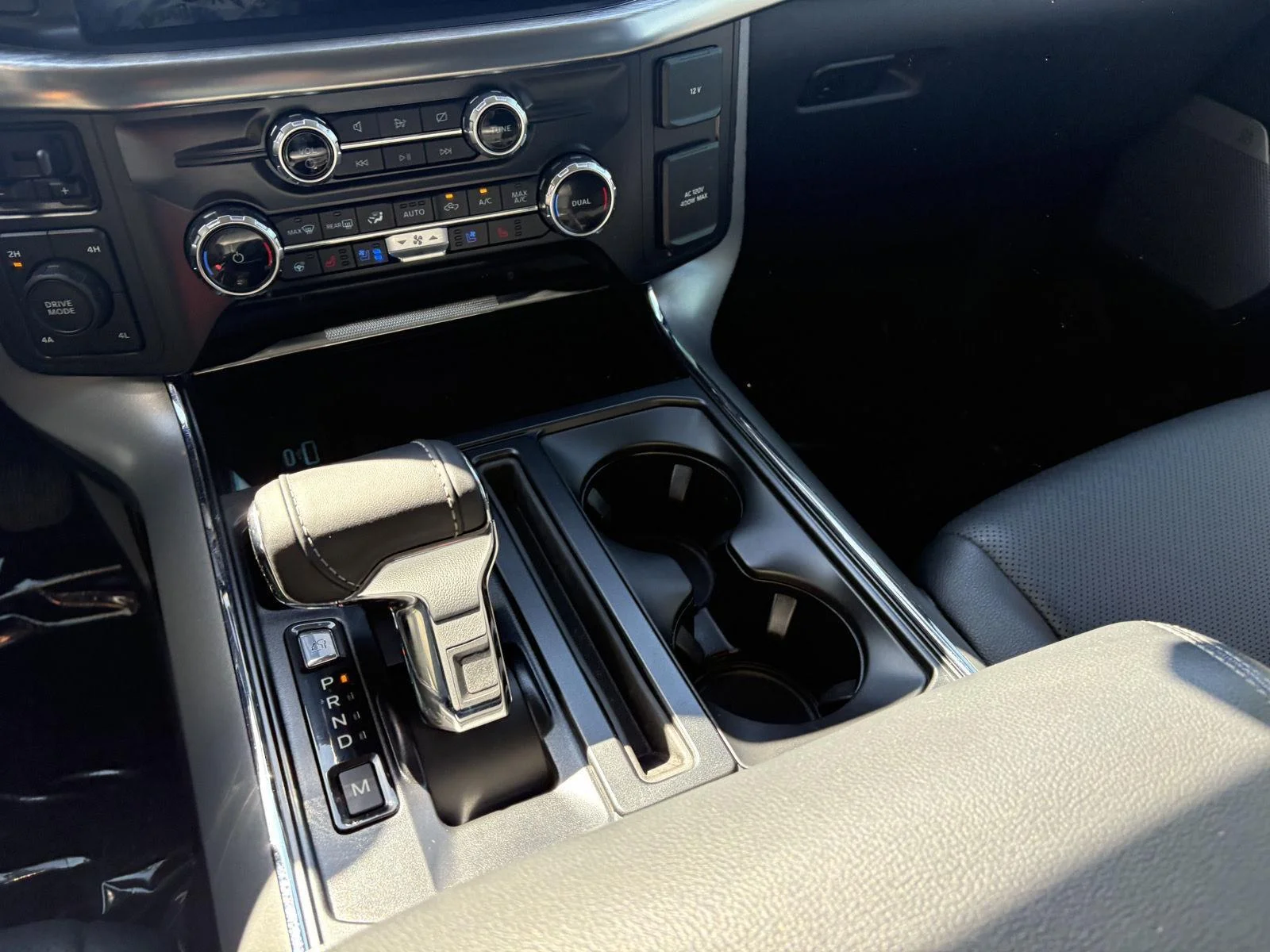 Used 2022 Agate Black Ford LARIAT image 15
