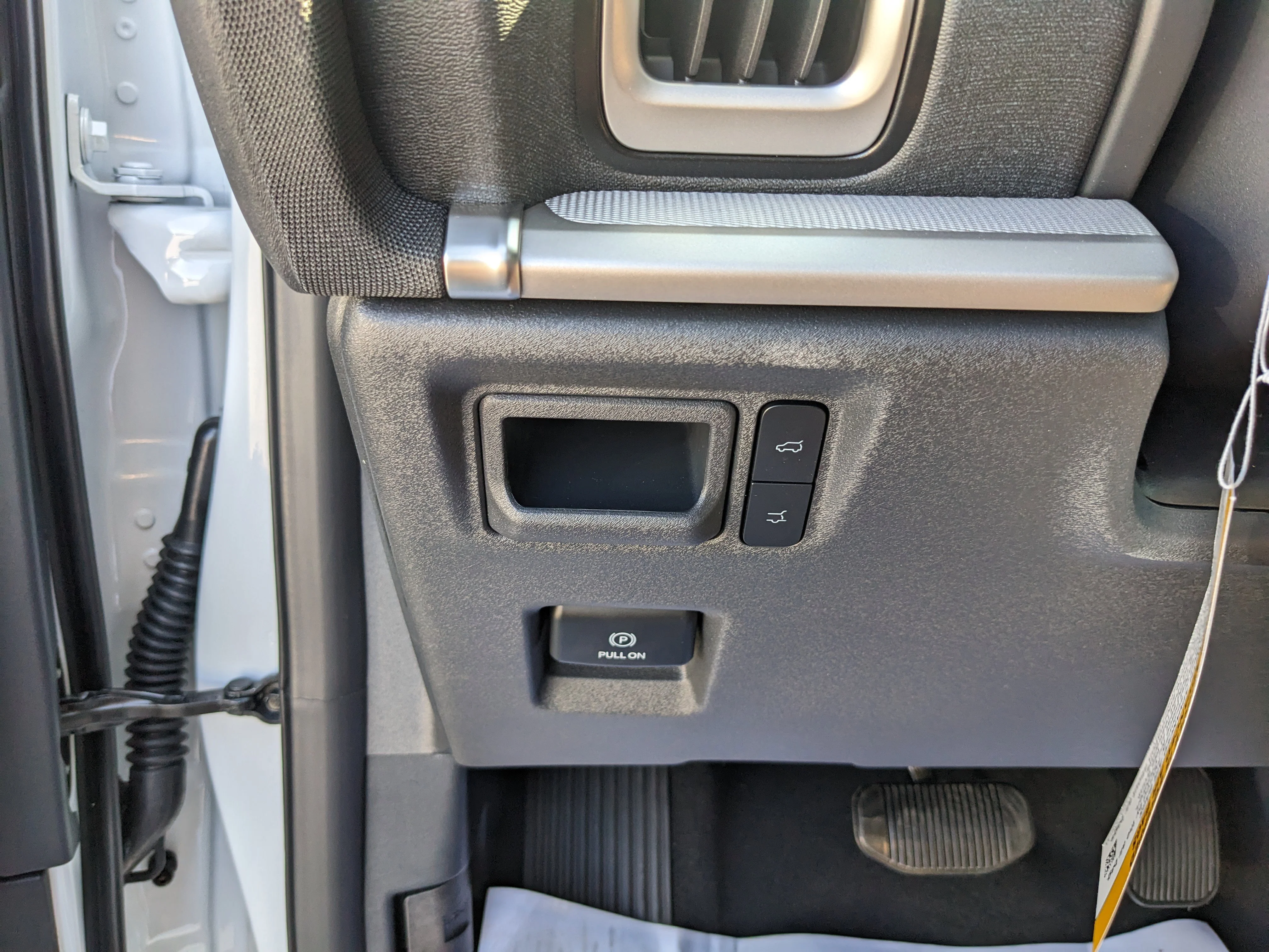 New 2025 Oxford White Ford Active MAX image 24