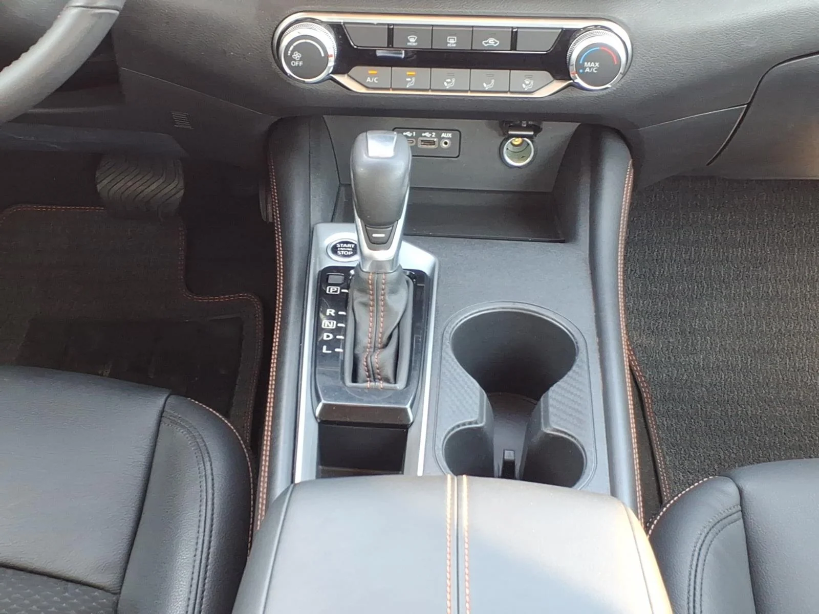 Used 2022 Super Black Nissan 2.5 SR image 13