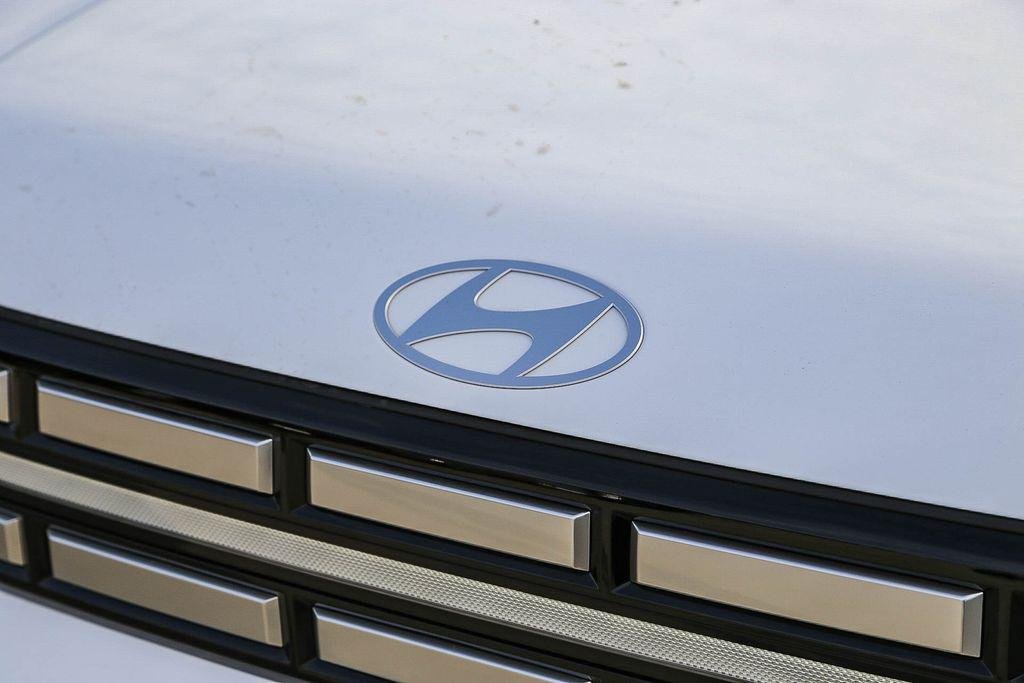 New 2026 White Hyundai SEL image 5