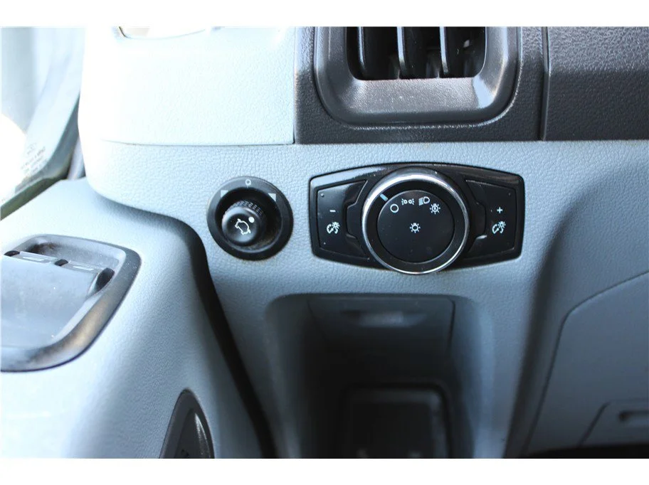 2015 Ford Transit XLT - Photo 24
