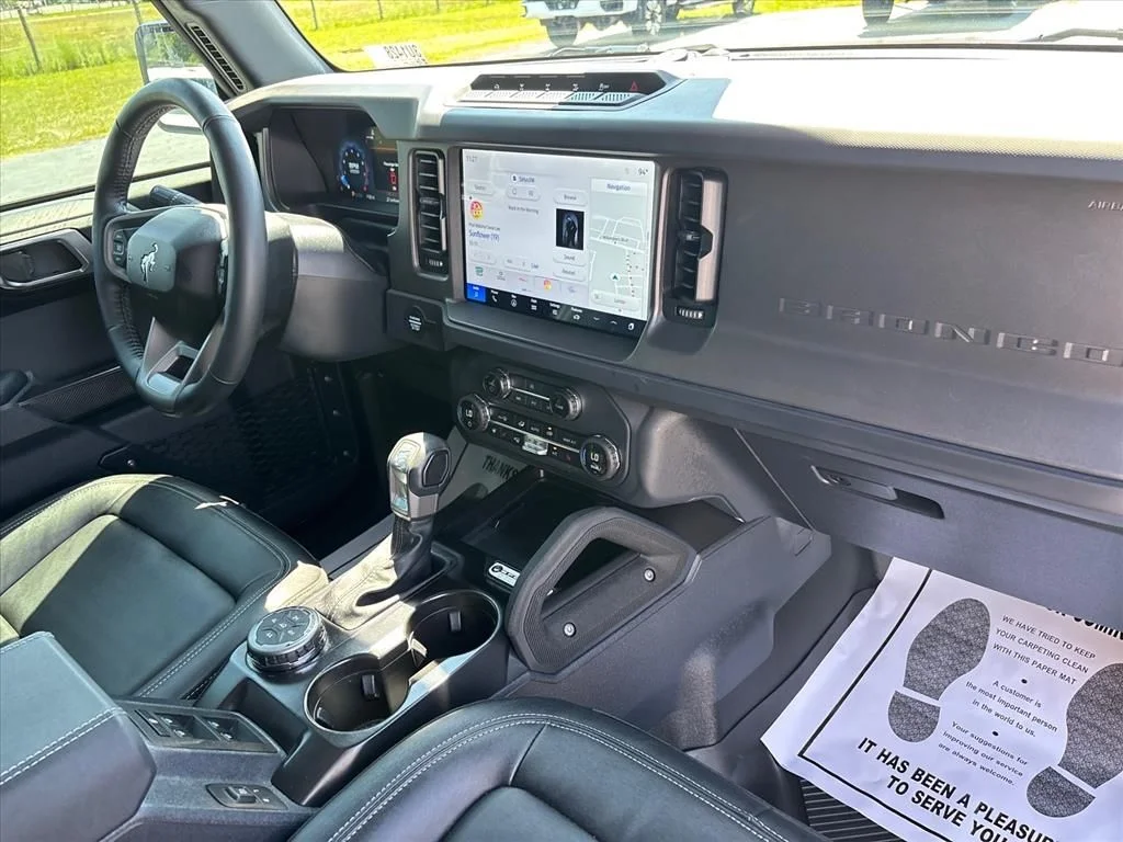 Used 2025 White Ford Badlands image 13