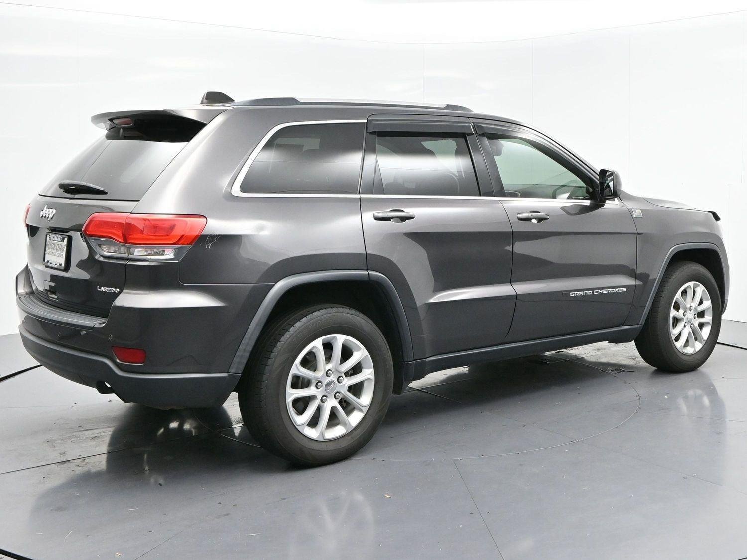 Used 2016 Granite Crystal Metallic Clearcoat Jeep Laredo image 7