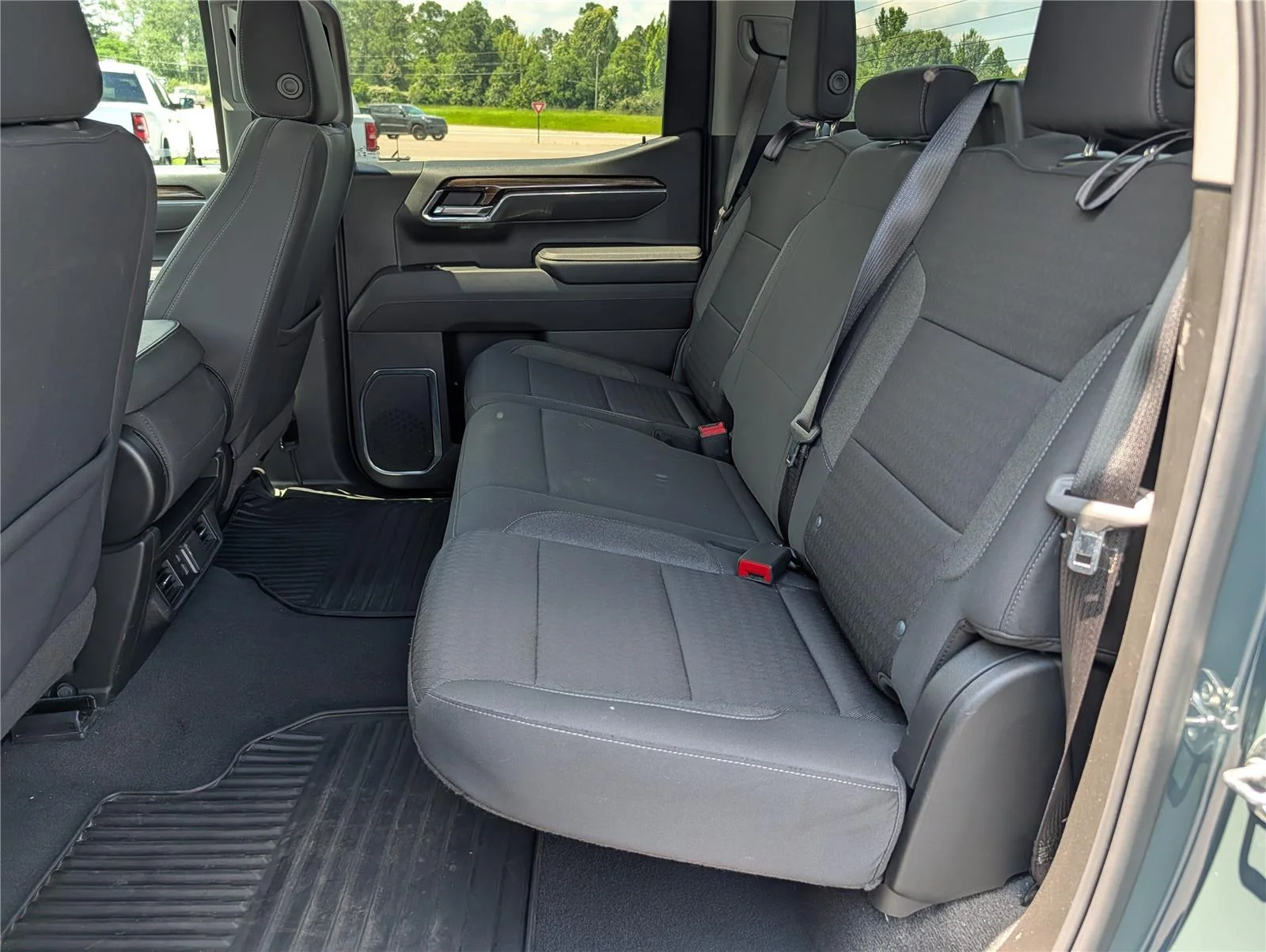Used 2025 Cypress Gray Chevrolet LT image 32