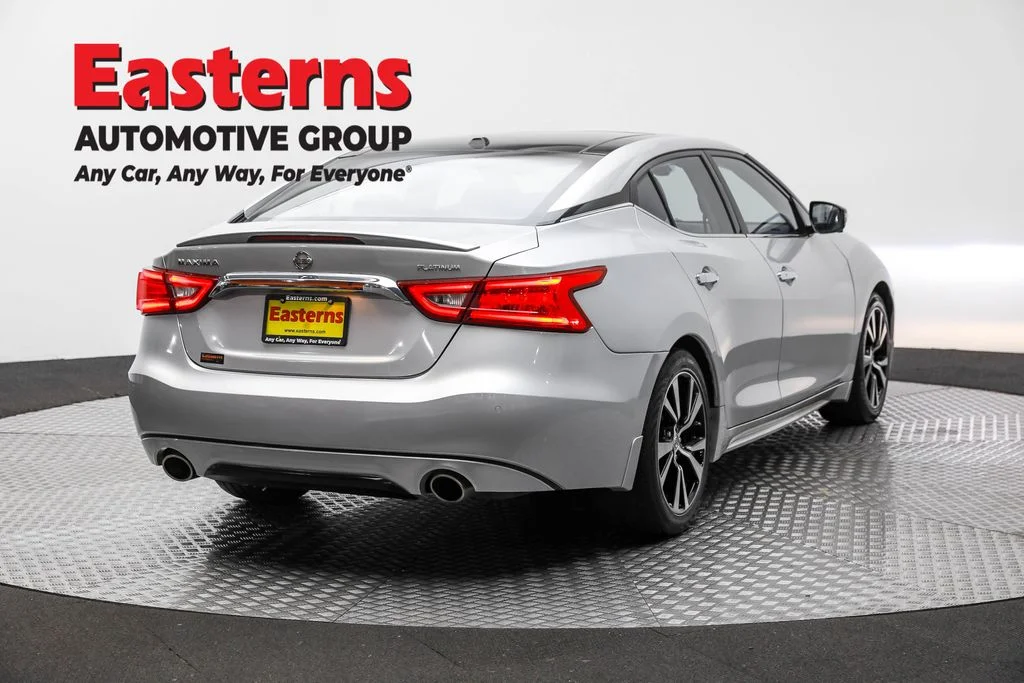 Used 2018 Silver Nissan Platinum image 5
