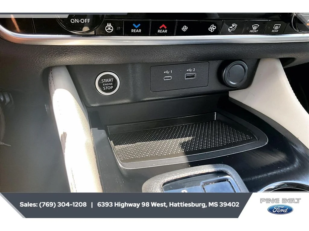 Used 2023 Pearl White Tricoat Nissan SL image 24